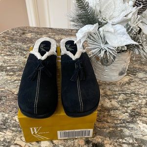 NWT White Mountain Black Suede Clogs
